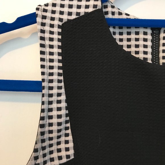 Black and White Crop Top-ish S/XS, business casual - Picture 2 of 5